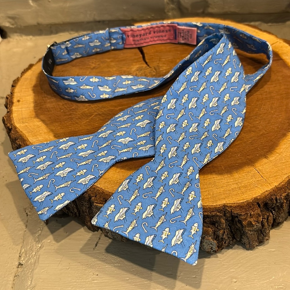 Vineyard Vines Blue Bow Tie with White Pattern
